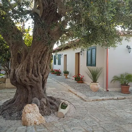 Le Carrube Bed & Breakfast 3*