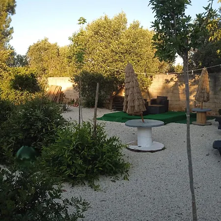 לינה וארוחת בוקר Le Carrube 3*