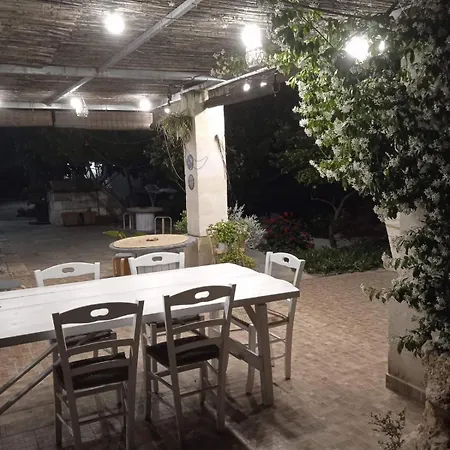 Alojamento de Acomodação e Pequeno-almoço Le Carrube 3*