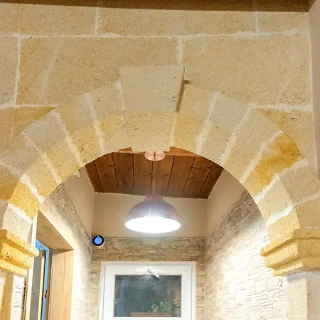 Le Carrube לינה וארוחת בוקר סאווה